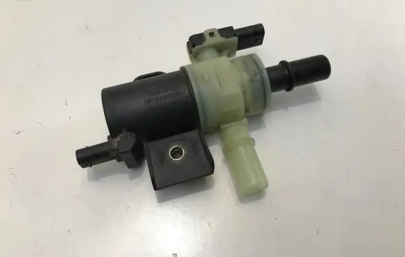 Volvo V60 Fuel tank valve 32242463 8889069195