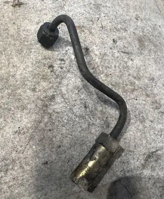 Nissan X-Trail T30 Fuel injector supply line/pipe 