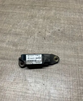 Mercedes-Benz C W203 Airbag deployment crash/impact sensor A004701 004701