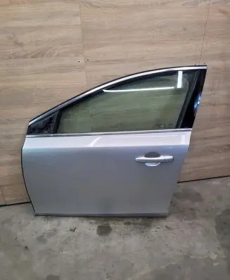 Volvo V40 Front door