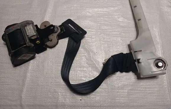 Nissan Juke I F15 Front seatbelt 617968200A 100X090LH