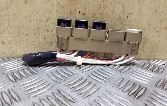 Subaru Outback Relay mounting block 