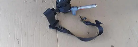 Volvo S80 Rear seatbelt 8639764