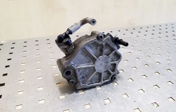 Ford Focus Vacuum pump 9684786780
