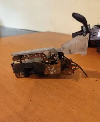 Volkswagen Multivan T4 Front door lock 701837016E