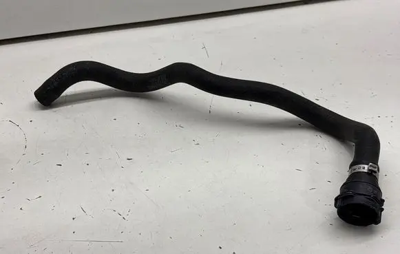 Engine coolant pipe/hose