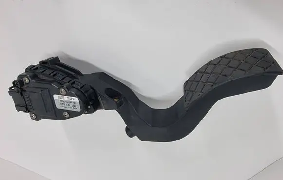 Audi A4 S4 B5 8D Accelerator throttle pedal 8D1721523 6PV00777007