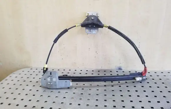 Rear door manual window regulator