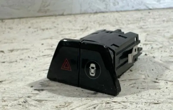 BMW 5 G30 G31 Hazard light switch 3474320104 6993047 2C699304701