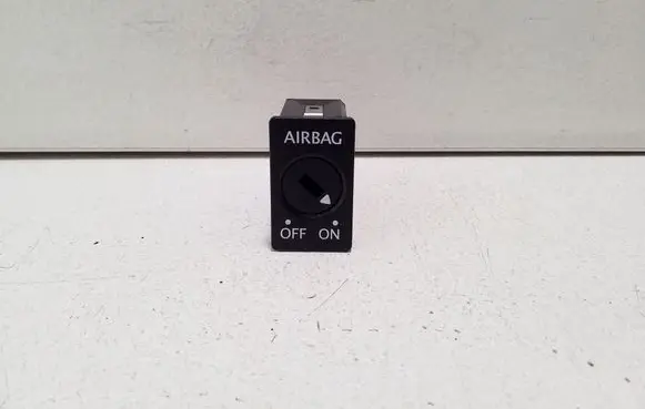 Passenger airbag on/off switch