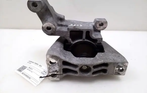 Nissan Juke I F15 Engine mount bracket 