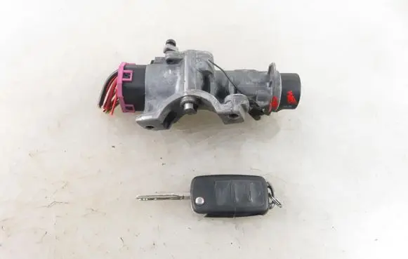 Volkswagen PASSAT B5.5 Ignition lock 4B0905851C