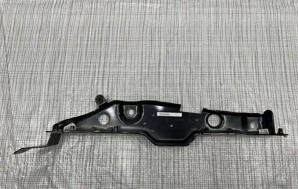 Maserati GranTurismo Fender mounting bracket C400