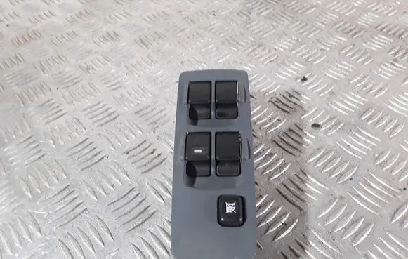 Mitsubishi Colt Electric window control switch MR587474