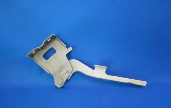 Engine bonnet/hood hinges