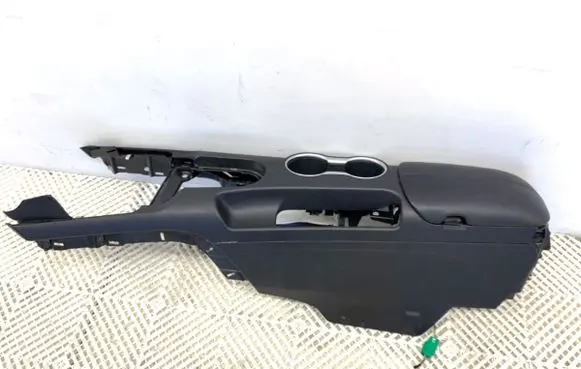 Ford Mustang VI Center console