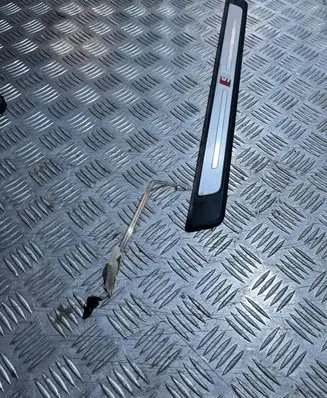 Audi Q2 - Front sill (body part) 8V4947418