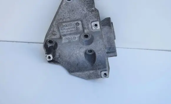 Audi A4 S4 B5 8D Engine mounting bracket 06B260885A
