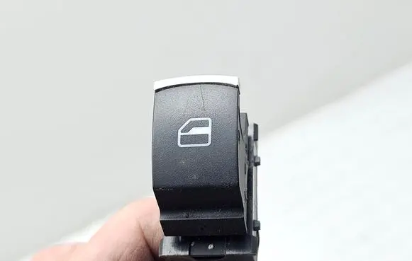 Volkswagen Golf VI Electric window control switch 5K0959855