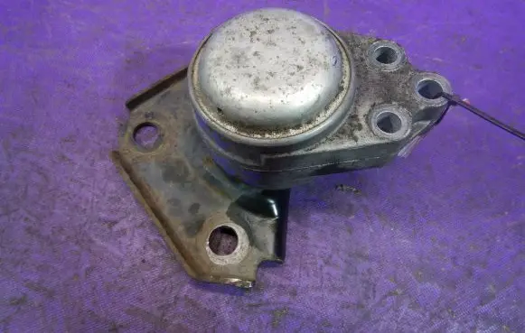 Ford Fiesta Engine mount vacuum valve 