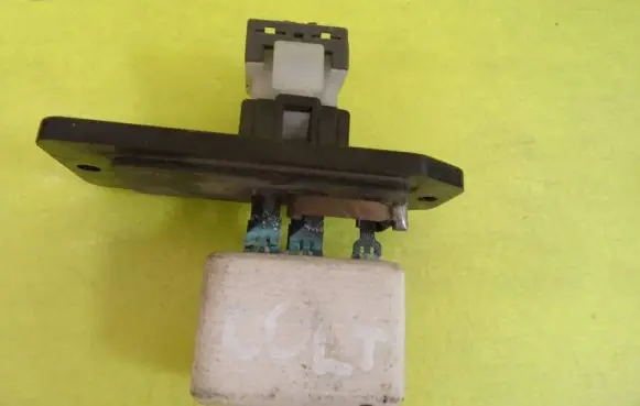 Mitsubishi Colt Heater blower motor/fan resistor 1R0852