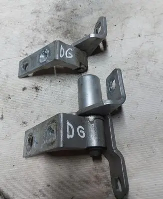 Rear door hinge set