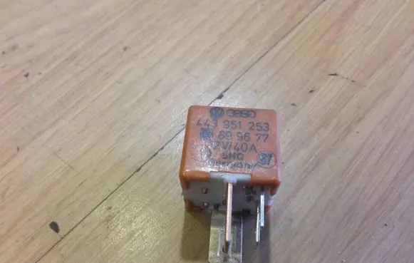 Audi A4 S4 B5 8D Other relay 443951253