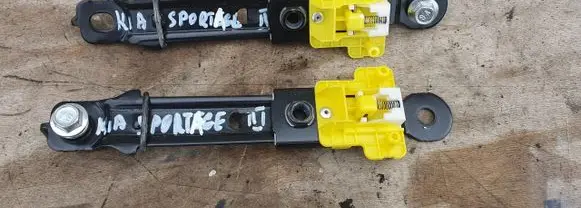 KIA Sportage Seat belt trim 