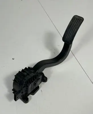 Tesla Model Y Accelerator throttle pedal 1020792