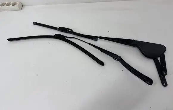 Mercedes-Benz C W203 Front wiper blade arm A2038200544