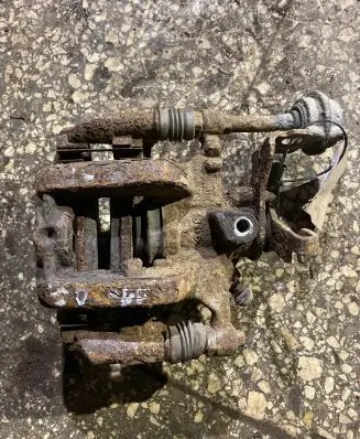 Opel Astra J Rear brake caliper