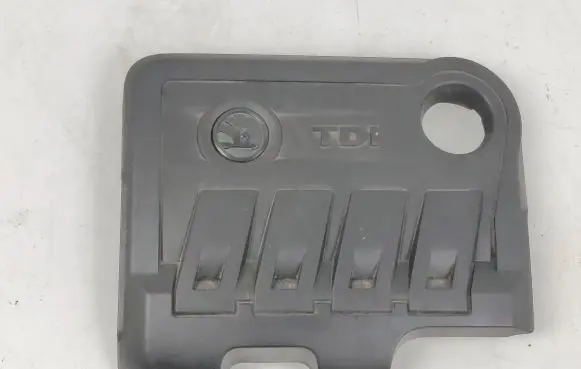 Skoda Superb B6 (3T) Engine cover (trim) 03l105925