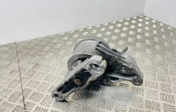 Engine mount bracket