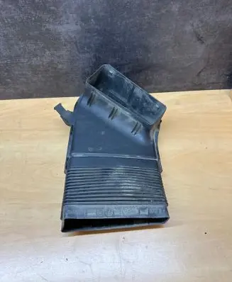 Audi A4 S4 B6 8E 8H Air intake duct part 8E0129617D