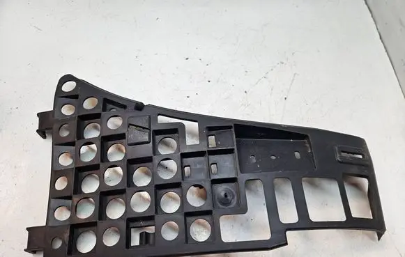 Front bumper mounting bracket