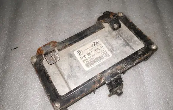 Volkswagen PASSAT B4 ABS control unit/module 1H0907379D