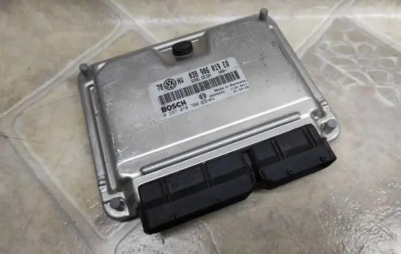 Volkswagen PASSAT B5.5 Engine control unit/module 038906019EQ 0281010700