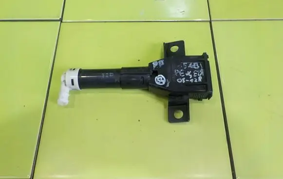 Volkswagen PASSAT B8 Headlight washer pump 87936 15AB11
