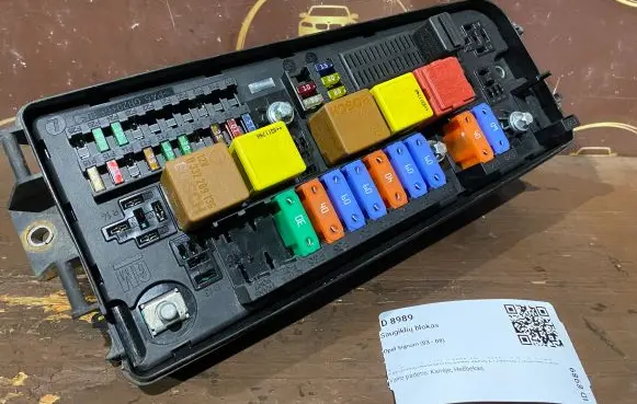 Opel Signum Fuse module 13144709