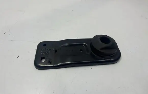 Ford Mustang VI Radiator mount bracket FR338K202AC