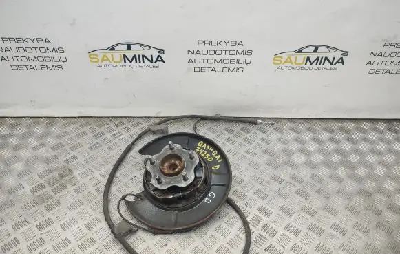 Rear wheel hub
