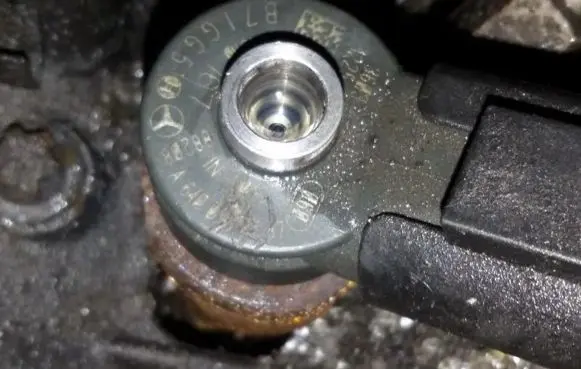 Mitsubishi Colt Fuel injector 0445110167 6400700787
