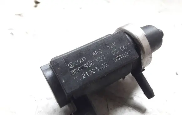 Audi A4 S4 B5 8D Vacuum valve 