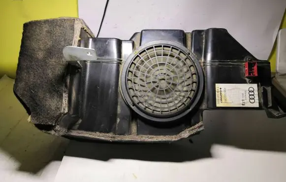 Audi A6 S6 C5 4B Subwoofer speaker 4B9035382