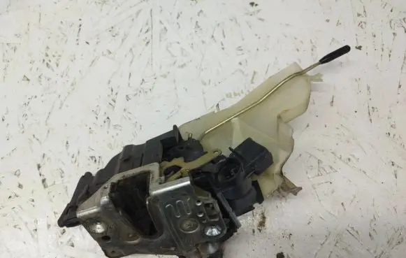 Mercedes-Benz CLK A208 C208 Front door lock 2087200435