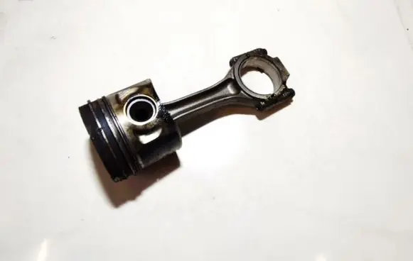 Volkswagen PASSAT B5 Piston with connecting rod 038j