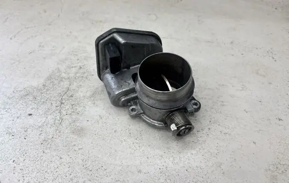 BMW 5 E60 E61 Throttle valve 7804384