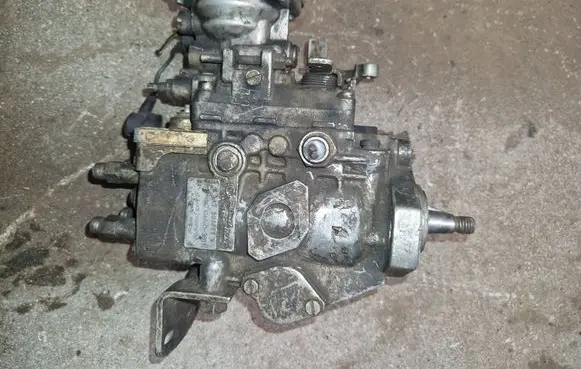 Mitsubishi Pajero Fuel injection high pressure pump 104640311