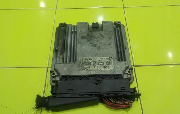 Mini One - Cooper R56 Engine control unit/module 0281015233 RP67