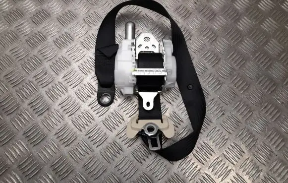 Lexus CT 200H Front seatbelt 7X3270P